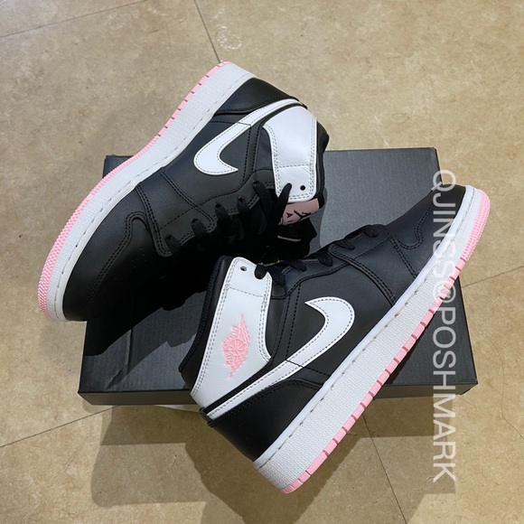 Air Jordan 1 Mid GS - Picture 8 of 10